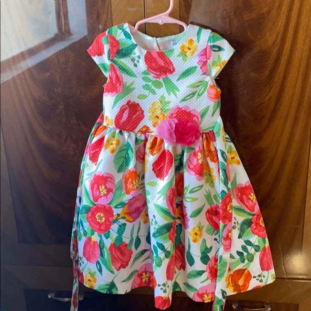 Toddler girl  flower dress with heart keyhole 🌷💐